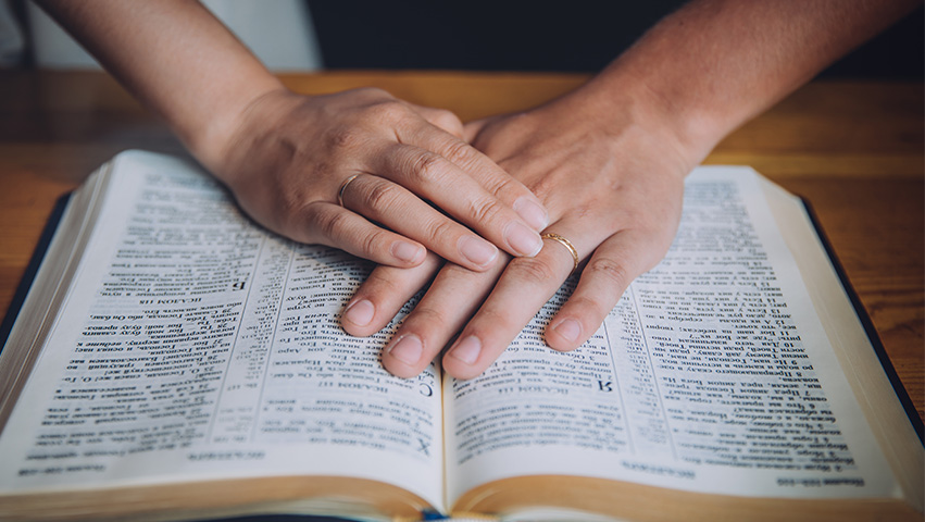 hand bible - 8 Easy Steps to Cultivate a Relationship with God