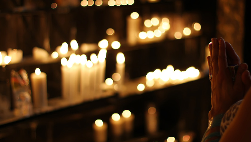 pray candle - 6 Reasons Why You Should Start Sharing Christ Today